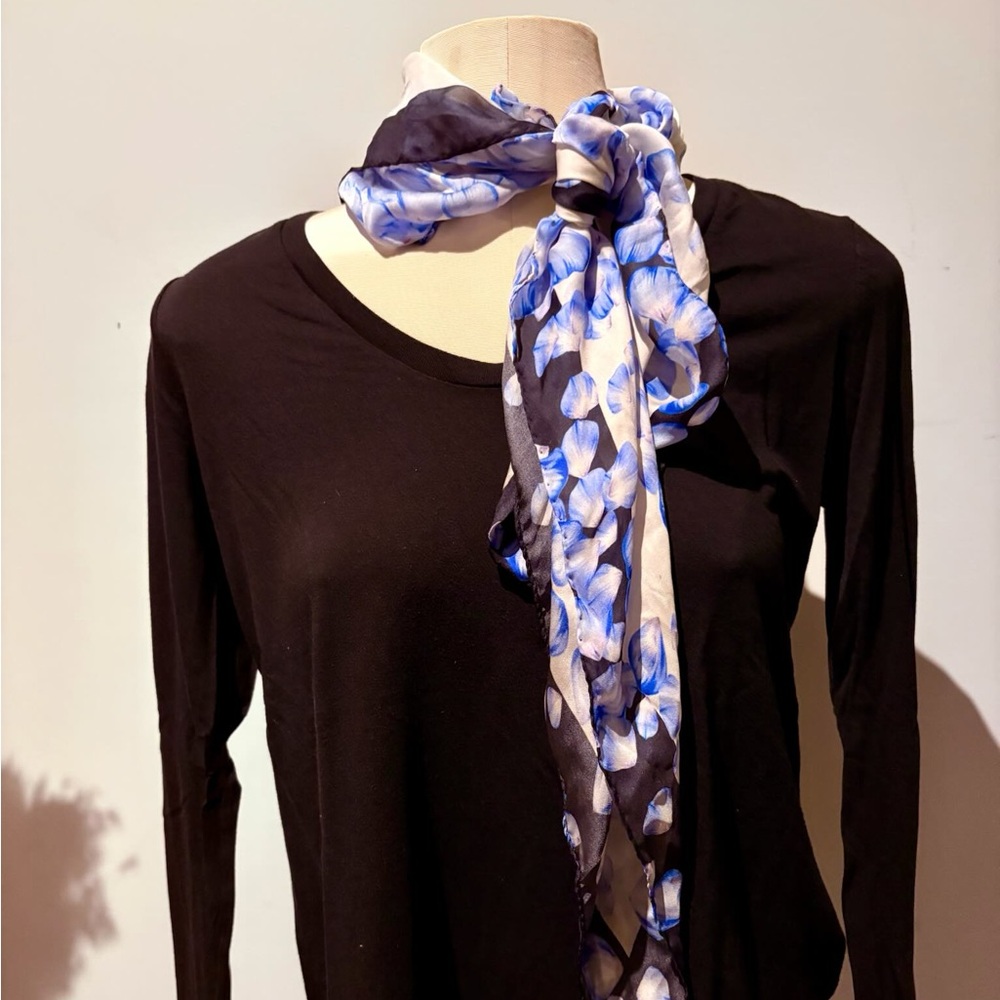100% silk scarf. Holt Renfrew. NWT